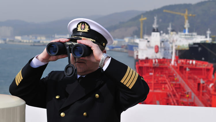 Торговому флоту недостает офицеров