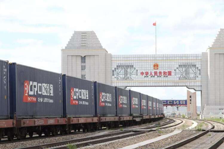 Эксперт: в РФ нужно построит дополнительный перевалочный хаб для контейнерных грузов