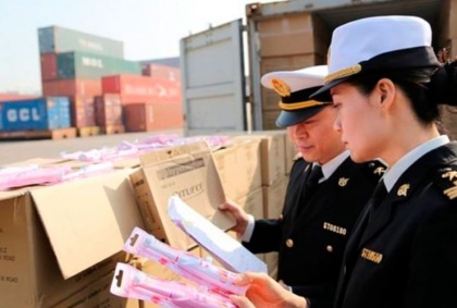 Китайская таможня экспорт «не задерживает». Выпускает «с миром»