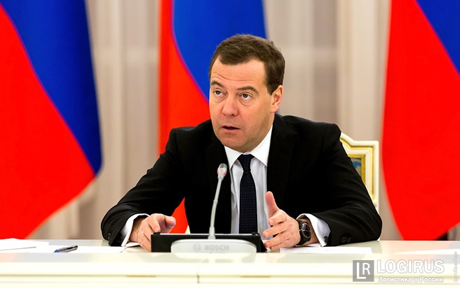Медведев вспомнил о таможенной «дорожной карте». Непонятно, к добру ли