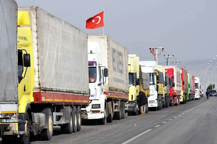 Турция объезжает «закрытые на карантин» границы через «Верхний Ларс»