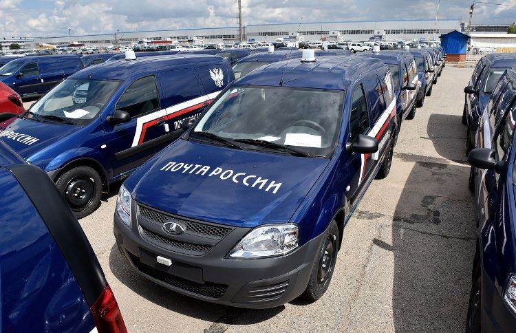 Нужно больше машин. Почта России закупила автомобили LADA Largus на 1,2 млрд рублей