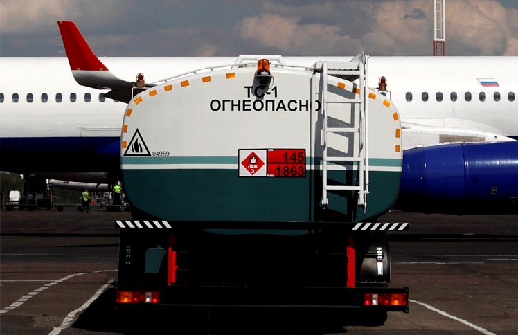 Керосин наносит удар российским авиакомпаниям