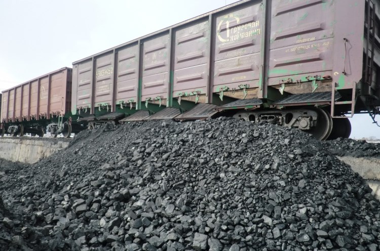 «Экспортные вагоны» почти на половину забиты углем