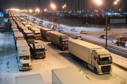 В Москве предлагают заблокировать движение грузовиков, как только пойдет снег