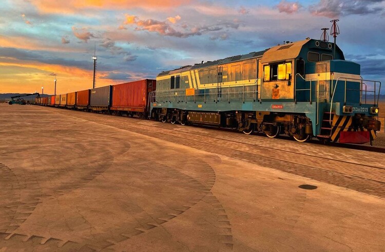Казахстан наполняет «контейнерным смыслом» свою границу с Китаем