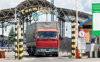 Грузы на Украину и через Украину идут, а российские перевозчики – не всегда