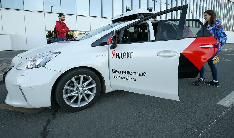 Уже в феврале московские автомобилисты смогут увидеть беспилотник в соседнем ряду