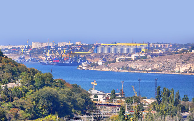 Терминалы крымских портов стоят без зерна. То не везут, то не пускают