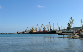 Феодосийский морской торговый порт не законсервируют. Не дождетесь!