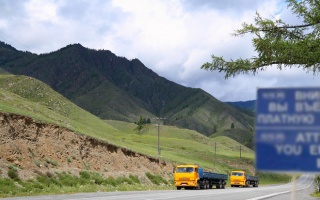 В Алтайском крае начали брать с грузовых автомобилей за вредность