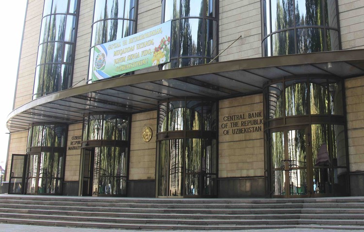 Банкам Узбекистана, помогающим РФ, «пригрозили пальцем»