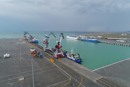 Азербайджан «грузоутверждается» на Каспии – мощными портами