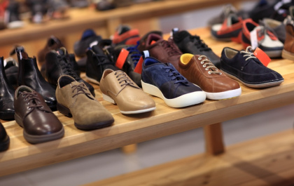 Без чипа в каблуке: полки российских магазинов «вычищают» от «серой» обуви