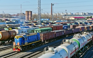 Проблемы перевозки сборных грузов по железной дороге решают с двух концов