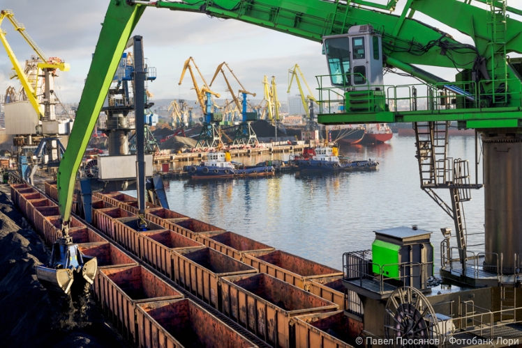 «Угольная ловушка»: профицит мощностей и дешевый фрахт съедают доходы портов