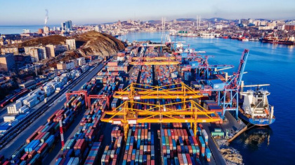 Эксперт: в прошлом году почти половина контейнерного оборота прошла через порты Дальнего Востока