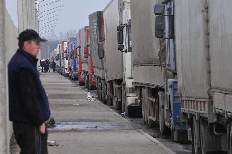 По новому транспортному коридору из Крыма отправляют уже вторую автоколонну