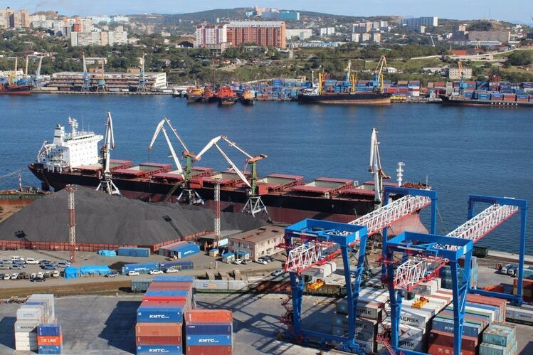 Доставки из порта Владивосток перевозчики три недели ждут