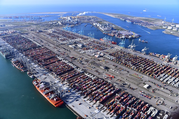 Портовые власти ЕС по-разному прочитали «пятый санкционный пакет»