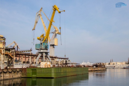 Для доставки многотонных арок крымские корабелы создают специальную плавсистему