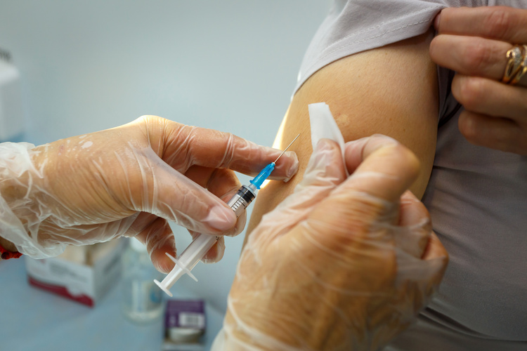 Столичные «курьерки» и службы доставки отчитаются о темпах вакцинации персонала