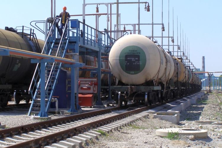 Нефтеналивные грузы «утекают» с железной дороги