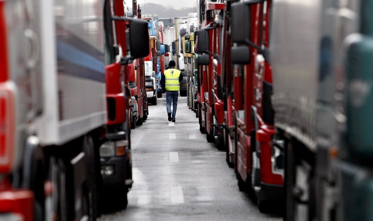 Эксперт: на фонд оплаты труда транспортных компаний давят «суточные»