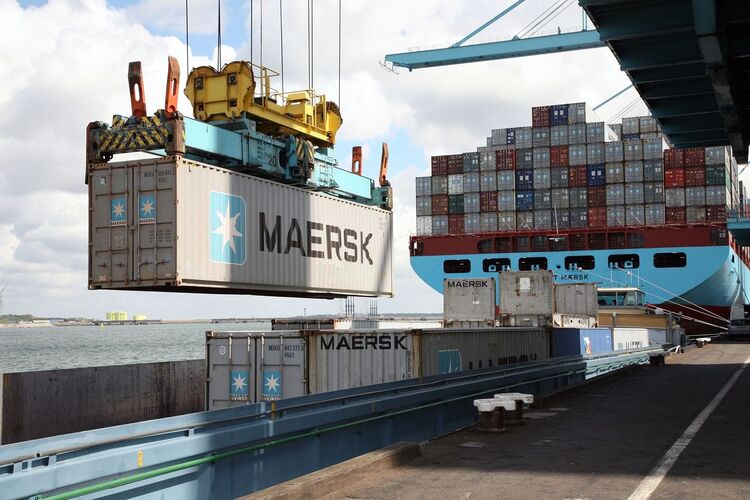 Maersk нужно ускорить оборот контейнеров. И ради этого придется себя ограничить