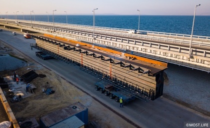 Удачно «порыбачили»: из Керченского пролива «выловили» ж/д пролет Крымского моста