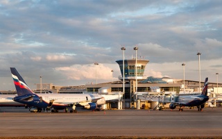 Авиакомпания может не только «поднять» аэропорт, но и «приземлить»