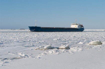 Как замерзали пароходы: вмерзшие в лед суда долго ждали, пока их выведут на чистую воду