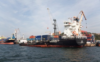 FESCO похвалил порт Владивостока за единую ставку. Но не за ее размер