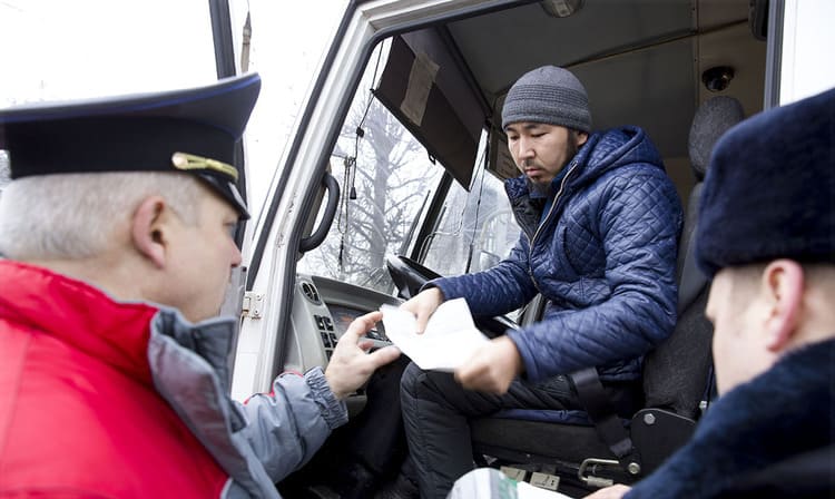 Водителям-мигрантам «откроют» российские дороги