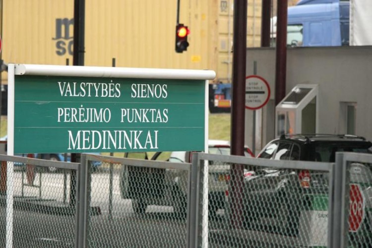 Секрет пробок на литовской границе раскрыт. У пограничников «недостаточно мотивирующая» зарплата