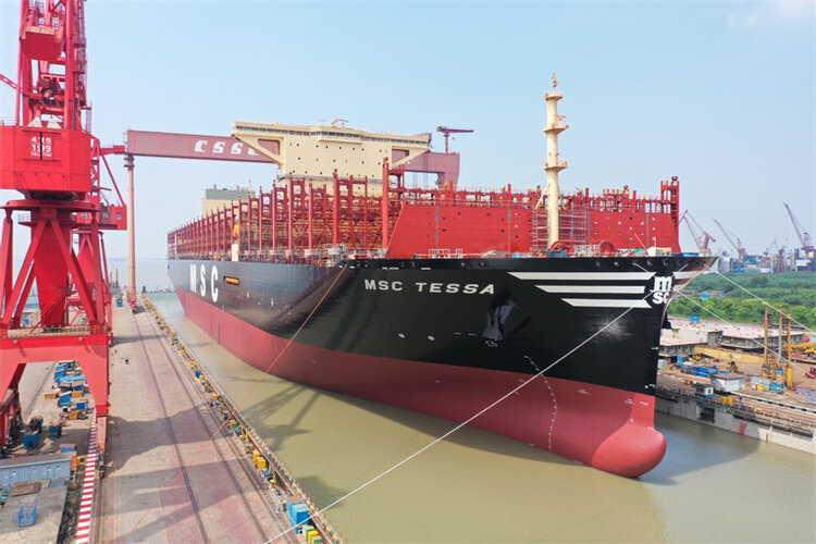 Китайские судостроители побили собственный контейнерный рекорд