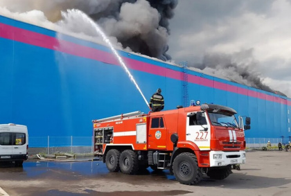 Из-за крупного пожара на Новорижском шоссе Ozon переориентирует поставки селлеров