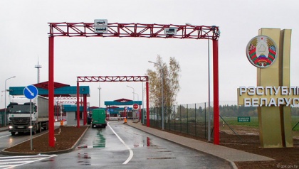 На белорусско-литовской границе снова километровая пробка. На этот раз тормозит не техника, а люди