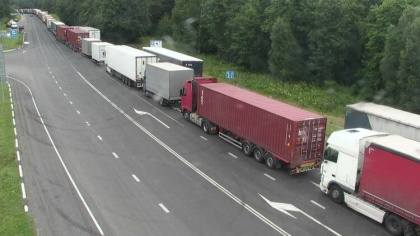 Белорусские пограничники развенчали мифы о грузовых пробках на выезде из страны
