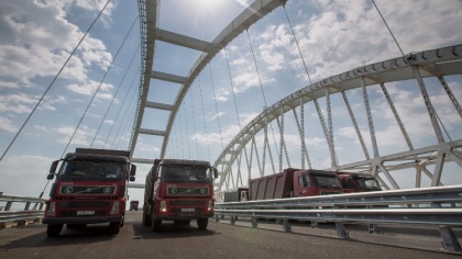 Грузовики на Крымский мост пустят в срок, но по временной схеме. Из соображений безопасности